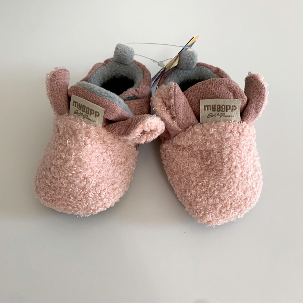 💜2 for $20💜 Myggpp pink fuzzy slippers